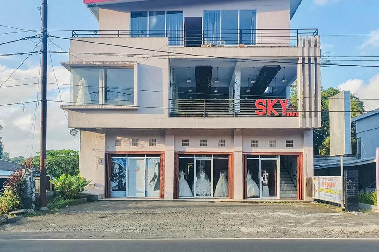 Sky Residence Tomohon Mitra Reddoorz Ngoại thất bức ảnh
